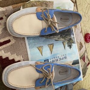 Like new sperry boat shoe , worn only 3 times